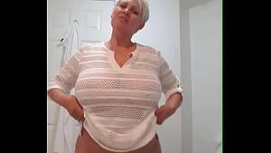 Big Bouncing Tits Granny - Massive tits granny and her secret vid - XVIDEOS.COM