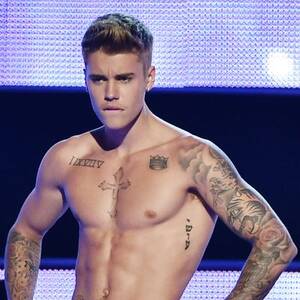 Justin Bieber Naked Sex Porn - Oh Dear, Now Justin Bieber Is Fully Naked While on Vacation