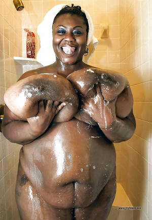 black mature big breast - Black mature housewives show big tits on home cameras - Ebony Nude Gfs.  Photo #2