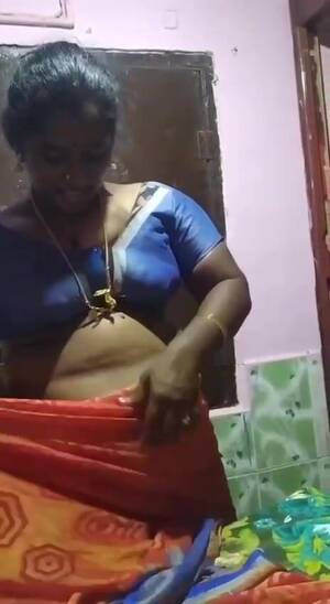 Indian Aunty Porn Uncensored - Indian aunty dress change pussy show - ThisVid.com