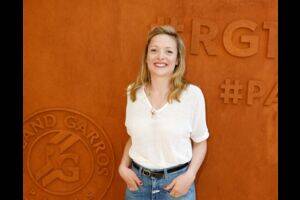 Lucie Bourdeu Porn - Photosensible. - Chambre d'ami. - Plaisir pas trÃ¨s solitaire - (S8E125) -  En famille - TÃ©lÃ©-Loisirs