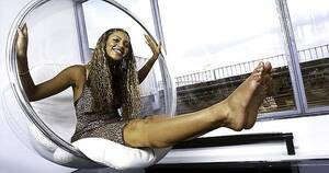 Beyonce Feet Porn - Goddess Beyonce`s feet . 1999 Photoshoot. #AIUpscaled : r/BeyoncePics