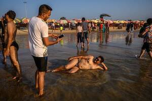 indian nude beach sex - The Pirate Days Are Over': Goa's Nude Hippies Give Way to India's Yuppies -  The New York Times