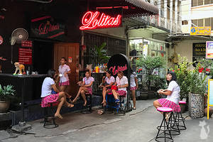 hand job in restaurant - Bangkok Blow Job Bar