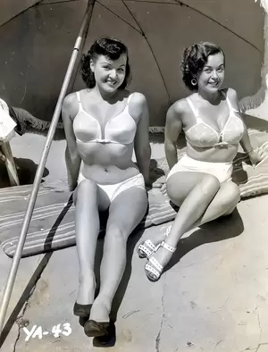1940s Style Lingerie Porn - Vintage Lingerie Pics: Free Classic Nudes â€” Vintage Cuties