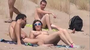 beach fuck voyeurs crowd - Sol fucks a guy in a beach surrounded by voyeurs - XVIDEOS.COM