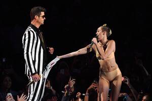 Miley Cyrus Robin Thicke Porn - Miley Cyrus gets embarrassingly raunchy at the VMAs