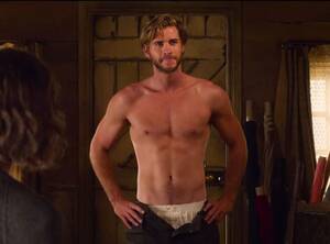 Liam Hemsworth Sex Porn - Liam Hemsworth Talks Awkward Sex Scenes & Feeling Weird Afterwards