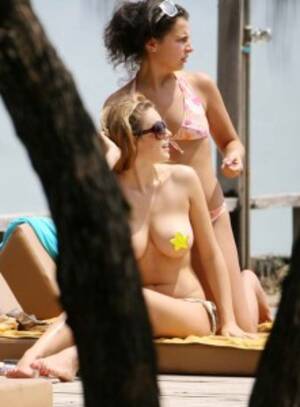 lindsay lohan topless beach boobs - Celebrity! Nude and Famous! Lindsay Lohan!