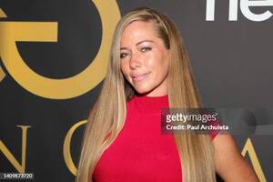 Kendra Wilkinson Pornvideo - 2,556 Kendra Wilkinson Photos Stock Photos, High-Res Pictures, and Images -  Getty Images