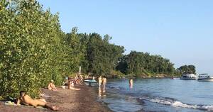 leaf beach nudes - Hanlan's Point is the Toronto Island's famous nude beach