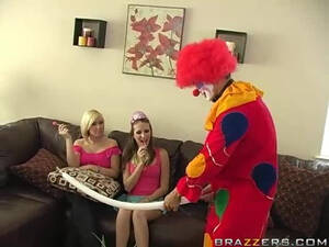 Clown Anal - Hot chick has anal sex with a clown during a party | Any Porn