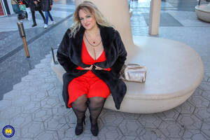 mature tits around town - Two horny curvy mature ladies with big tits having lesbian sex! - Mature.nl