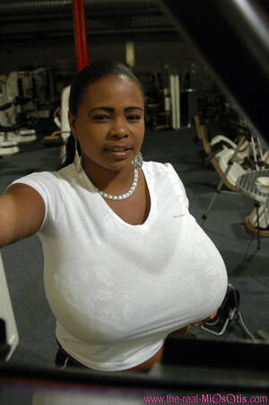 big black boobs tight bra - Black lusty bimbo revealing her super size melons of white t-shirt and tight  bra on a cam.