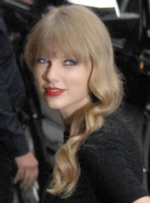 nikoletta wearing rihanna's - Public image of Taylor Swift - Wikipedia