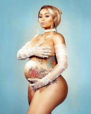 Champagne Kim Kardashian Porn Captions - Pregnant Blac Chyna Poses Nude on the Cover of Paper Magazine â€” Just Like Kim  Kardashian