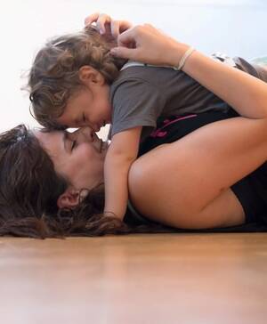 fat sleeping mom - How This Boy Taught His Mom an Important Lesson on Self-Love