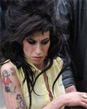 Amy Winehouse Porn - Amy Winehouse caught smoking after emphysema scare - NZ Herald