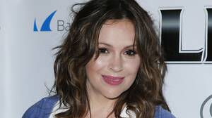 Alyssa Milano Porn Vids Picks - Alyssa Milano makes wild breastfeeding confession â€“ SheKnows