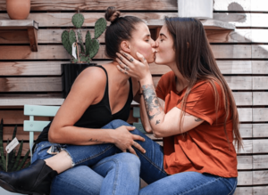 Anne Hathaway Lesbian Porn - 5 Lez/bi YouTube couples guaranteed to make your heart melt -