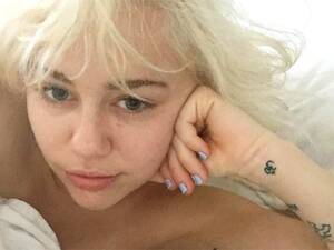 Miley Cyrus Blonde Porn - Miley Cyrus Dyes Her Hair Platinum Blonde, Posts Pimple Selfie