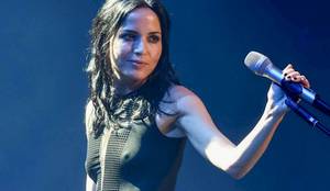 Corrs Porn - Here's Andrea Corr is looking real good and poketastic while performing in  Birmingham for The Corrs' UK Reunion Tour!