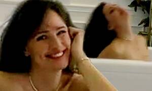 Jennifer Garner Hardcore Porn - A totally NUDE Jennifer Garner undergoes a dramatic hair transformation on  Instagram | Daily Mail Online
