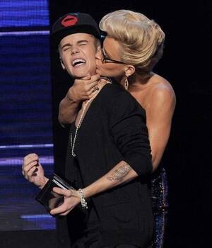 Jenny Mccarthy Sex Fuck - 17 years old Justin Bieber sexually assaulted by 42 years old Jenny McCarthy.  Imagine the outrage if genders reversed? - GirlsAskGuys