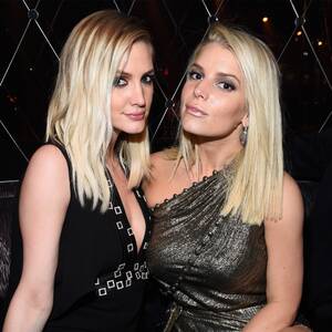 Ashlee Simpson Sex - Jessica Simpson and Sister Ashlee Are the Most Glamorous Bridesmaids