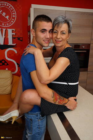 granny and her boy toy - Naughty granny kisses her boy toy before they get around to fucking -  PornPics.com