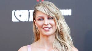 Melissa Benoist Porn - Supergirl' Star Melissa Benoist;s Husband Tweets #IStandWithMelissa