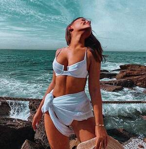 Bikini Ariana Grande Porn - 20 Hot and Beautiful Ariana Grande Pics Gallery 2023