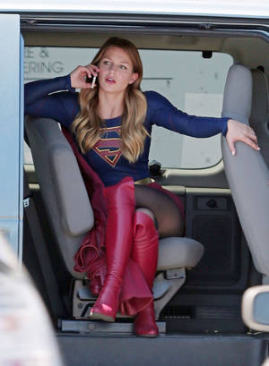 Chyler Leigh Supergirl Porn - #Supergirl takes a break...and a call.