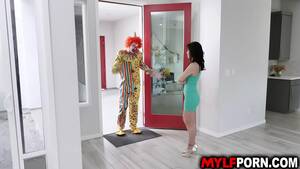 Birthday Clown Fuck - Horny clown surprises a hot MILF with a birthday sex - XNXX.COM
