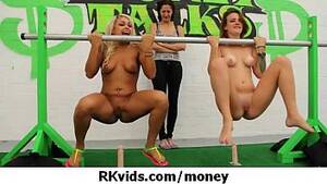 Balloon Dildo Porn - Amateur chicks ride a dildo balloon pump for money by playboy5 - XVIDEOS.COM