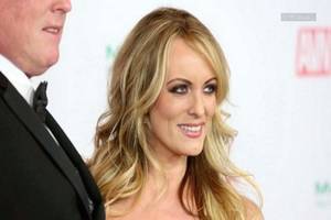 Banned Pre Porn - Trump lawyer's $130,000 payment to porn star was reportedly flagged as  suspicious
