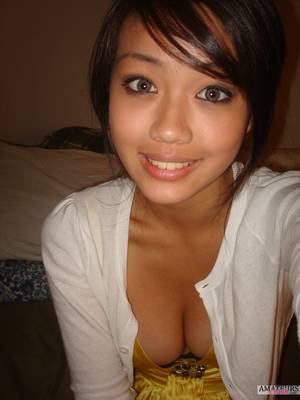 asian girlfriend cleavage - Downblouse selfie of sexy Asian girl with her hot cleavage