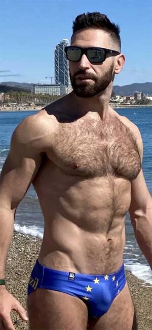 Gay Porn Speedos Swimwear - Aussie Speedo Guy is a Bisexual Aussie Guy who loves speedos.