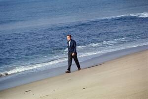 candid beach people - Richard Nixon walks on the beach during his 1969 - 1974 presidency. [2048 x  1376] : r/HistoryPorn