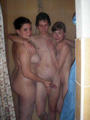 amateur shower - Threesome in the shower. Porn Pic - EPORNER
