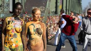 body painting nudist camp video - Art Project With Bodypainting on Nude Women - DER SPIEGEL