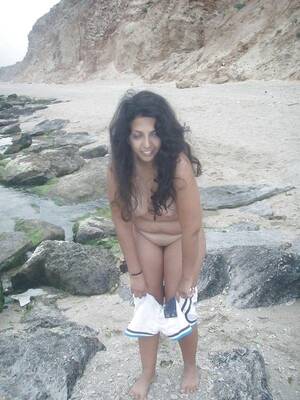 naked indian wife beach - Sexy Indian wife showing nude boobs & pussy in beach - Hot pics