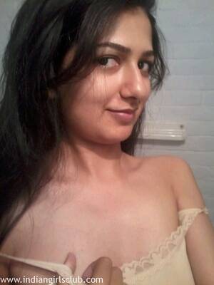 hot indian girlfriend nude - Indian Girlfriend Porn Cute Babe Exposed Naked - Indian Girls Club