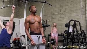 Girl Fucks Black Dude At The Gym - A blonde girl fucked a black guy in the gym - Blonde Sex Video