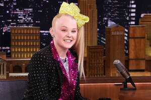 Jojo Siwa Nude Pussy - JoJo Siwa Says She Had 'No Idea' About 'Inappropriate Content' in Kids  Board Game