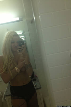 Amanda Bynes Sex Tape - Amanda Bynes Is Topless In New Twitpics (PHOTOS) | HuffPost Entertainment
