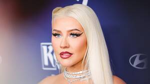 christina aguilera upskirt pussy - Christina Aguilera Wore Straight-Up Vulvas On Her Nails â€” See the Photos |  Allure