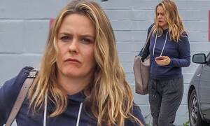 alicia silverstone - Alicia Silverstone steps out in LA amid COVID-19 pandemic | Daily Mail  Online