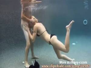 breath play hand job - Underwater Blowjob