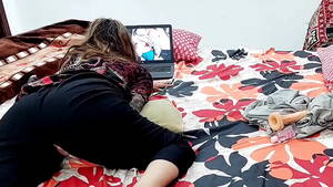 desi sex watching - INDIAN GIRL HAS AN ORGASM WHILE WATCHING DESI PORN ON LAPTOP - XVIDEOS.COM